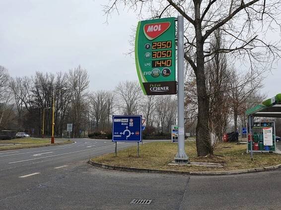 Litr benzinu překročil hranici 30 korun (www.pribram.cz)