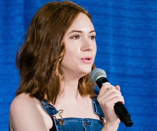 Karen Gillan Biography - Facts, Childhood, Family Life & Achievements