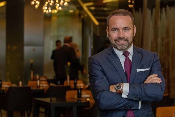 Tomáš Rousek: Z baru až do ředitelské kanceláře špičkového NH Hotelu - OLOMOUC.CZ