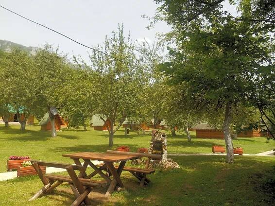 Picnic table