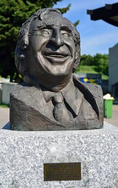 Soubor:Karl Decker Hohe Warte.jpg – Wikipedie