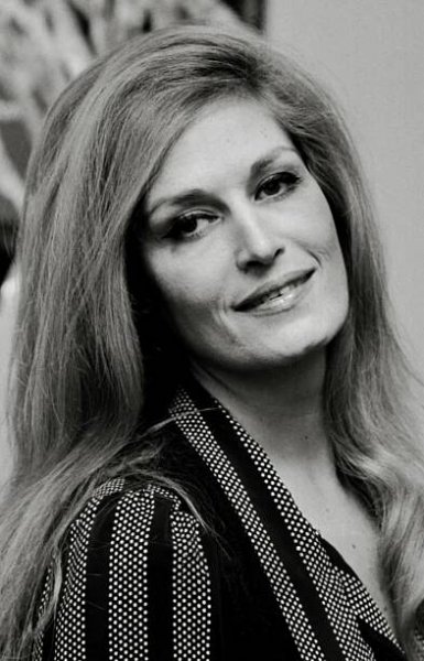 File:Dalida 1974.jpg - Wikimedia Commons