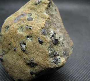 České minerály - Český granát - Linhorka u Třebenic - Minerály a zkameněliny
