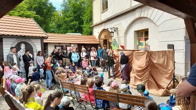 Akce Valdštejn dětem pokořila rekord tisíc návštěvníků - Hrad Valdštejn