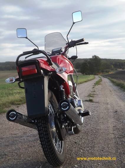  JAWA 350/640 de LUXE - červená renó 