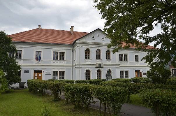 Revúca, gymnázium