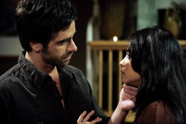 Pohotovost - Žádná tajemství mi nepříkej - Z filmu - John Stamos, Parminder Nagra