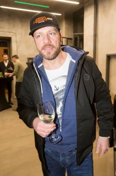Farmář hledá ženu? Filip Blažek pobavil fotkou "nahoře bez"... a s pořádným lilkem!