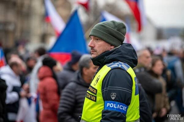 V průběhu demonstrace u Národního muzea zajistili policisté pět lidí | Týdeník Policie