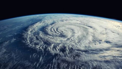 Nad Atlantikem se tvoří neobvyklá bouře. Meteorologové jsou v pozoru