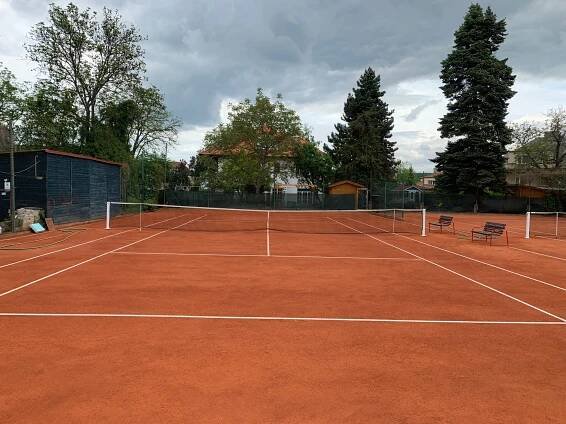Dvorce připravené na letní sezónu 2023 | Tenisový klub Bubeneč