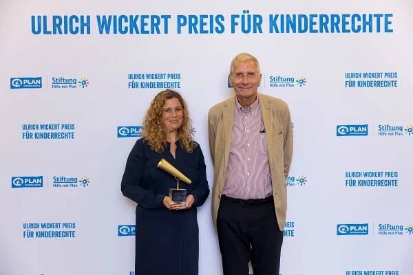 Journalist:innen mit Ulrich Wickert Preis für Kinderrechte 2024 geehrt / Stifter Ulrich Wickert und seine...