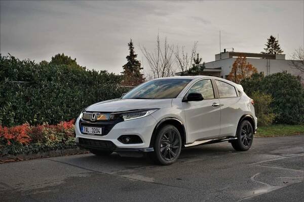 Galerie: Honda HR-V 1.5 VTEC Turbo Sport: Otázka specifikace