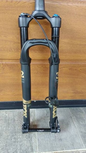 vidlice FOX 32 SC Performance a RockShox Judy 100mm