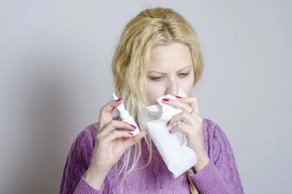 花粉症は�鼻水の色でわかる！？花粉症と鼻炎の違いや対処法まとめ