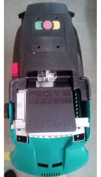 VÝPRODEJ BOSCH AXT 25 TC drtič větví , 0600803300 POŠKOZENÉ, FUNKČNÍ!!!