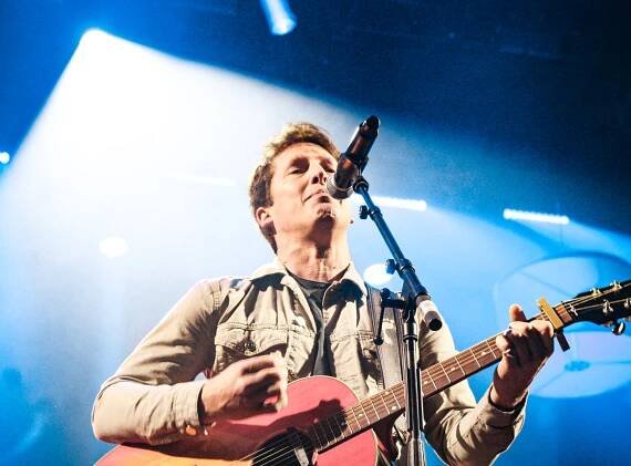 James Blunt vykouzlil úsměv na tváři všech návstěvníků Karlína | Hudební knihovna.cz