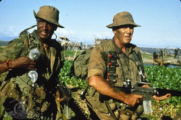 Clyde Risley Jones, R. Lee Ermey - Obléhání základny Gloria - Z filmu