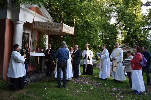 Slavnost Těla a Krve Páně v Krnově - Římskokatolická farnost Zátor