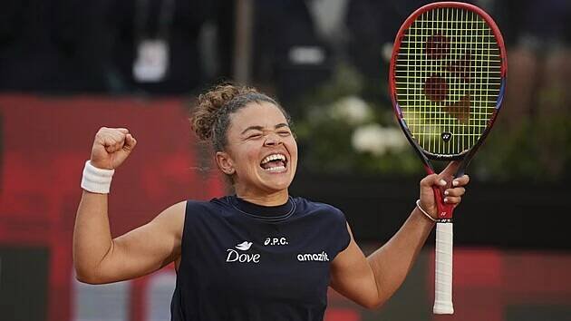 Jasmine Paoliniová se raduje z vítězství na turnaji v Římě.