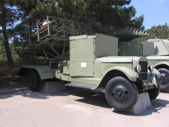 Soubor:BM-31-12 on ZIS-12 chassis at the Museum on Sapun Mountain Sevastopol 4.jpg – Wikipedie