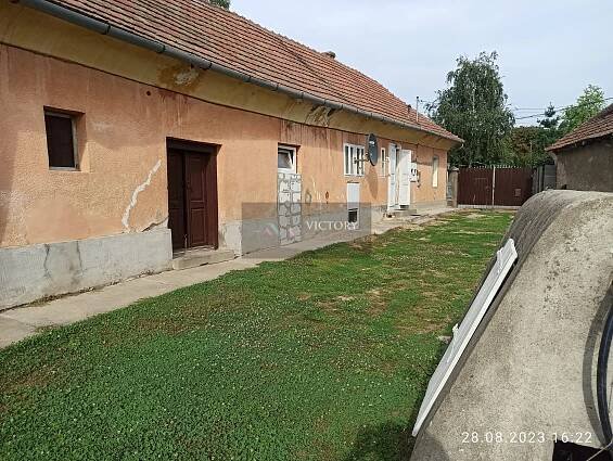 Suchý 2 izbový gazdovský dom v Gönci s ústredným kúrením