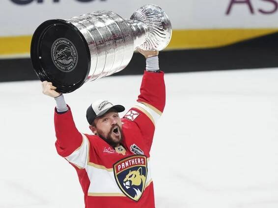 NHL | Ze čtvrté lajny až na trůn. Dříč Nosek o Stanley Cupu: Rozdali jsme spoustu ran - Sport.cz