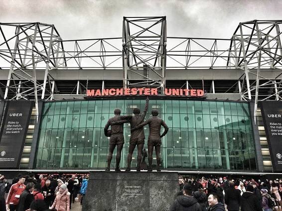 Carlos Baleba or not, Manchester United must go all out for a midfielder