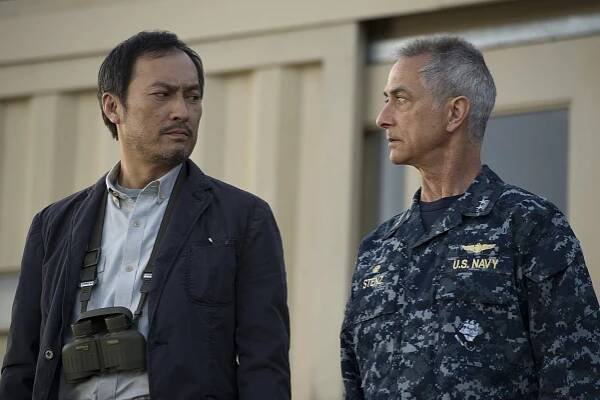 David Strathairn