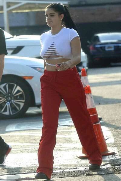 Underboob Is Really a Thing — See Stars Rock the Trend Ariel Winter 0001