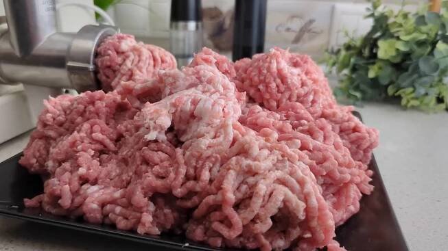 Domácí sterilizovaná masová směs z vepřového masa a slaniny - Slaná pochoutka!