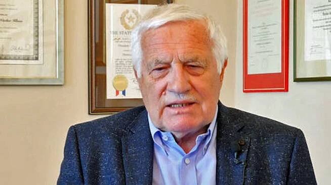 Nesměli se zakladatele tak snadno vzdát, nechápe exprezident Klaus Trikolóru