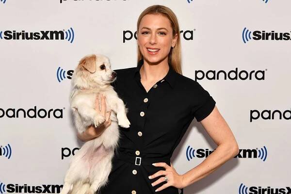 Iliza Shlesinger is the queen of puppy content during social distancing
