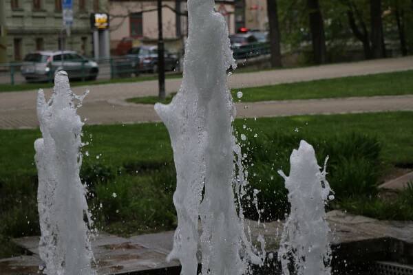 Budějovice nemají jen Samsona. Je tu i Samsonek a Chlapec se žábou