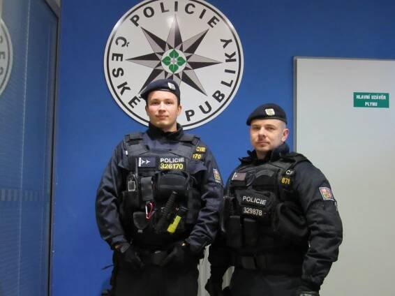 Čáslavští policisté zachránili život mladíkovi, který skočil do rybníka s úmyslem spáchat sebevraždu
