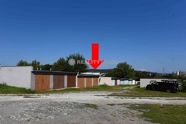PRODEJ GARÁŽE 18 M2, STRAKONICE, U HAJSKÉ (U HŘBITOVA)