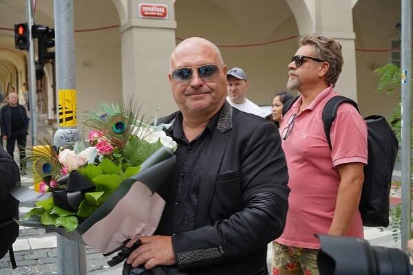 Michal David se přišel naposledy rozloučit se zesnulou zpěvačkou Hanou Zagorovou.