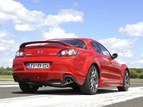 Začátek konce wankelu: Čtyřmístný sporťák Mazda RX-8 slaví 20. narozeniny