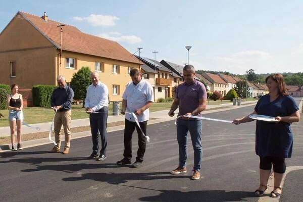 Slavnostní otevření cesty ve Lhotě - Oficiální stránky obce Pačlavice