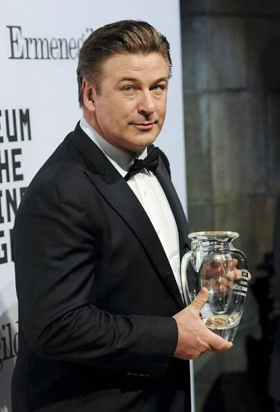 Herec Alec Baldwin požádal svou přítelkyni o ruku
