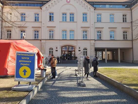Centrum na pomoc Ukrajincům se stěhuje. Pomohlo více než 20 tisícům žadatelů