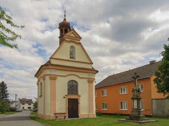 Kaple Tři Dvory