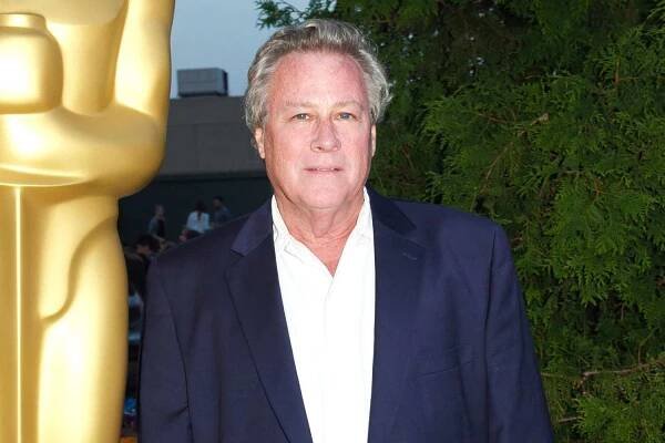 Bette Midler, Elizabeth Perkins Pay Tribute to 'Home Alone' Dad John Heard