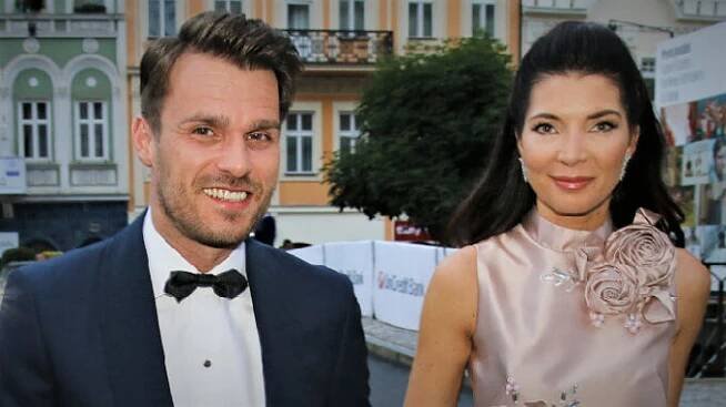 Leoš Mareš ukázal první fotku celé šťastné rodinky. Dcera po slavném tatínkovi zdědila šibalský pohled, po mamince krásu