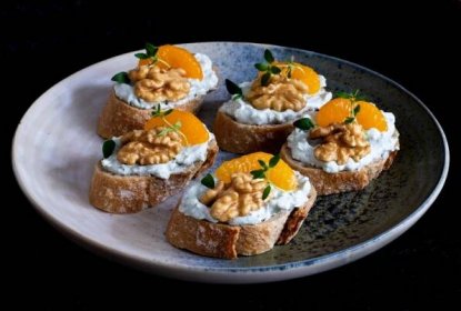 Recept : Kanapky s nivovou pomazánkou a mandarinkami