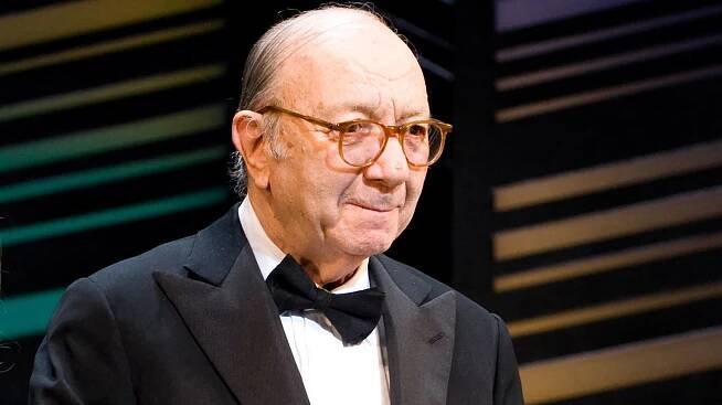 Neil Simon, Pulitzer Prize-winning playwright, dies at 91
