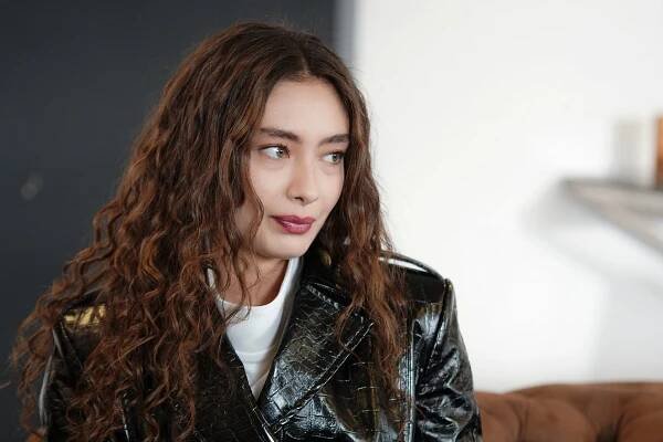 Velvyslancova dcera - Z filmu - Neslihan Atagül