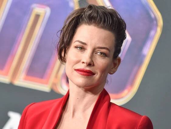 50 Most Beautiful Celebrities With Brown Hair In 2023