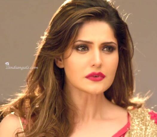 Hot Screen Caps – IndianGalz