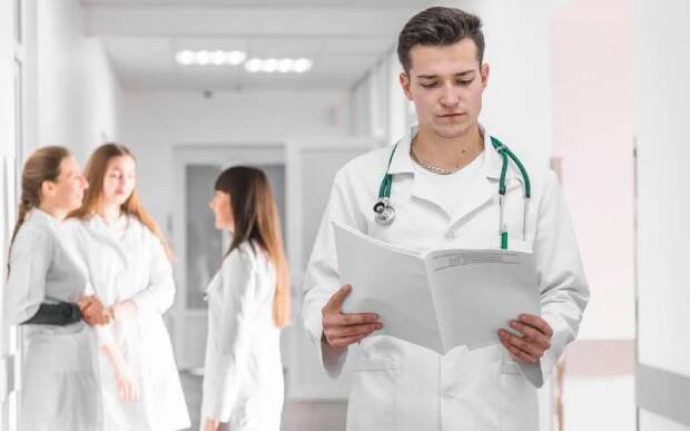 Karlovarský kraj podpoří další studenty medicíny
